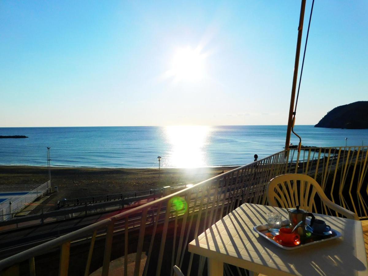 Trilocale Con Meravigliosa Vista Mare, ليفانتو المظهر الخارجي الصورة